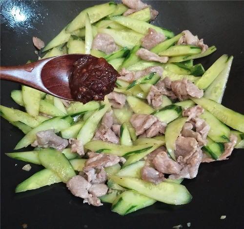 娱乐吃瓜的视频封面怎么制作的,揭秘高效制作技巧