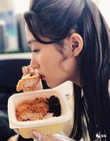 娱乐吃瓜菌感人瞬间,吃瓜背后的真情流露