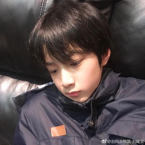 娱乐吃瓜酱刘耀文,刘耀文多面人生，从歌手到综艺常驻，揭秘他的星途历程