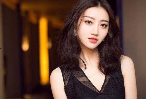 娱乐圈吃瓜背景图女主,吃瓜女主的逆袭之路