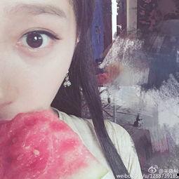 娱乐吃瓜自拍,明星吃瓜自拍背后的故事